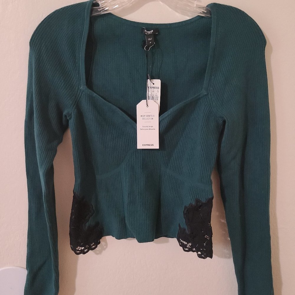 Express Body Contour Lace Top M